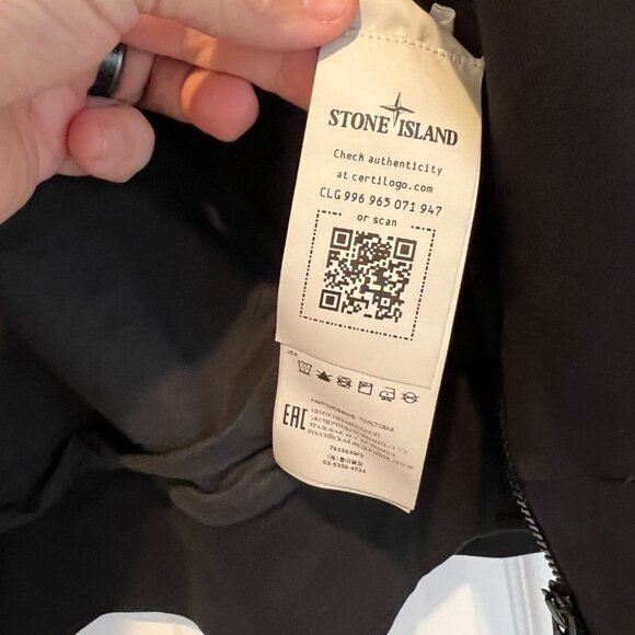 Stone Island (2022) Men's Full Zip Sweatshirt in Black - Picture 8 of 9